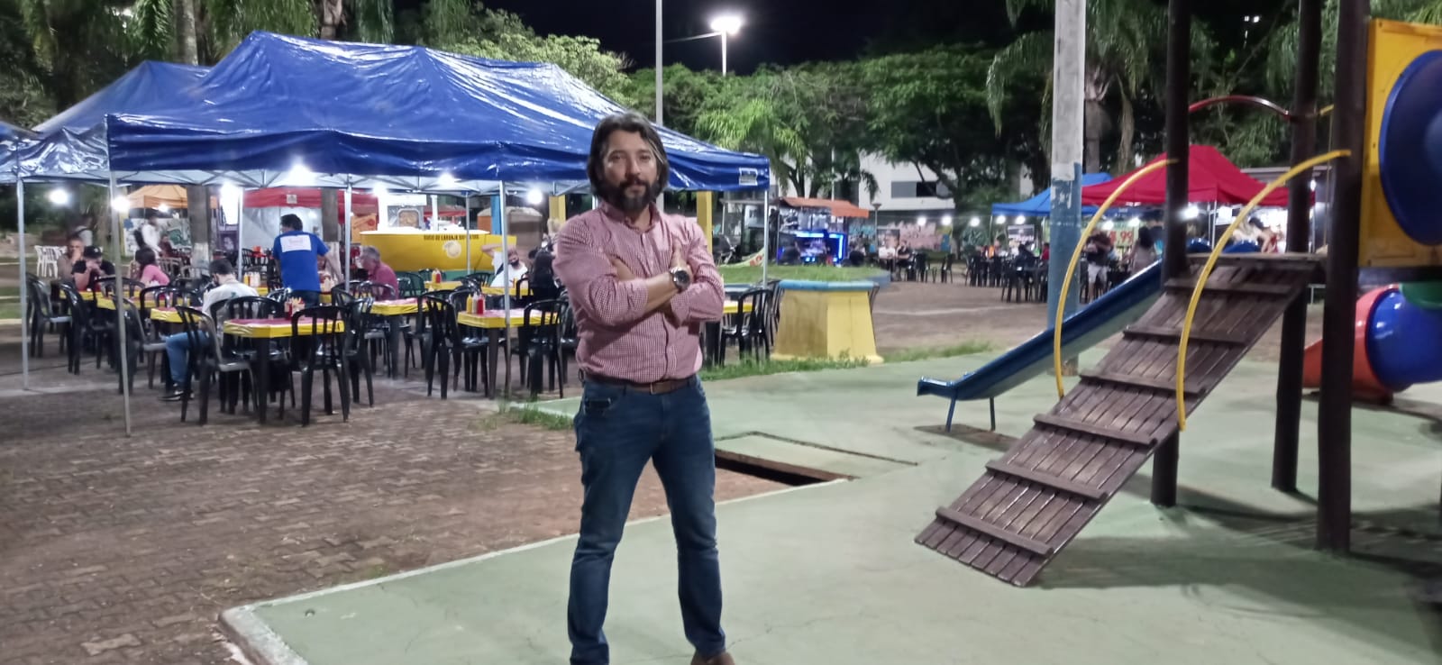 “Antigamente a gente passava aqui às 20h e não via ninguém, hoje às 2 da madrugada temos famílias na praça”
