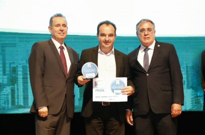 Prefeito Pábio Mossoró recebe selo prata pela transparência aplicada na gestão