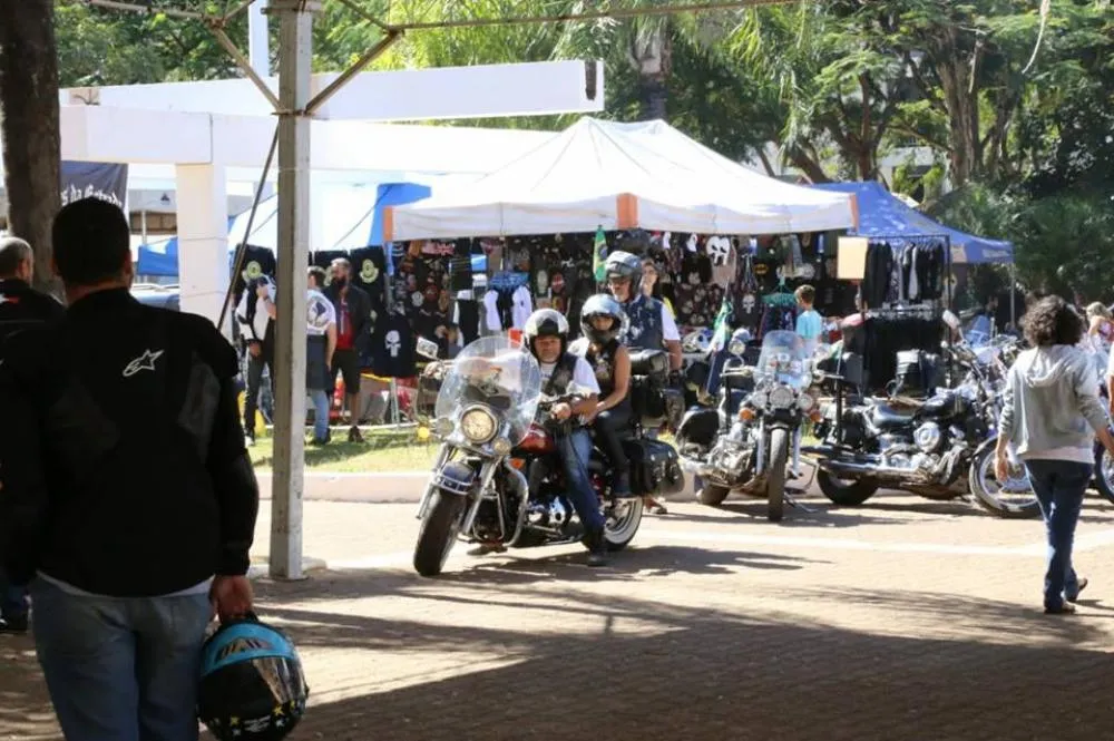 Brigas, som alto, reclamações sobre edição passada, escuridão, vaias e xingamentos a deputada estadual: veja polêmicas do Moto Fest de 2024