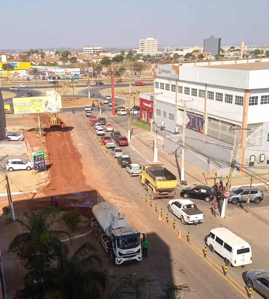 Entrada do bairro Valparaizo II recebe faixa adicional de trânsito